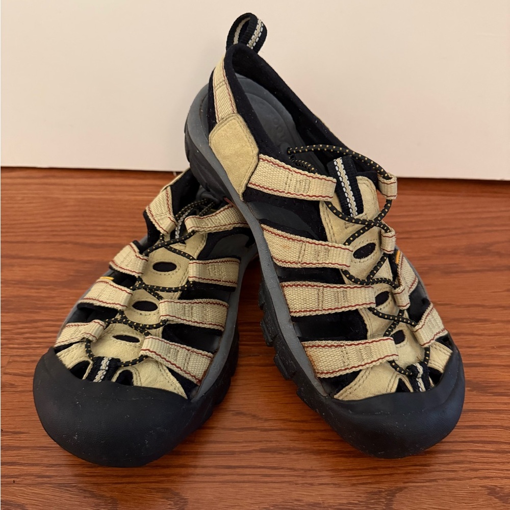 Keen Women's light green and Black Sport Sandals